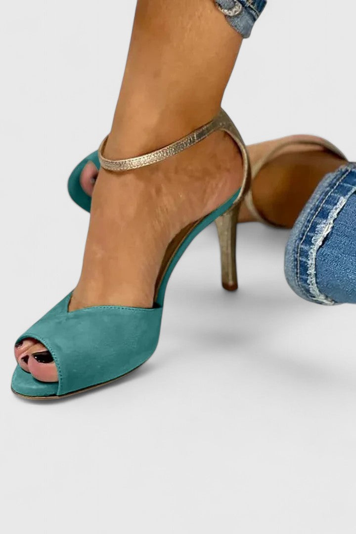Sandalia de tacón fino con pulsera dorada | Nolavie