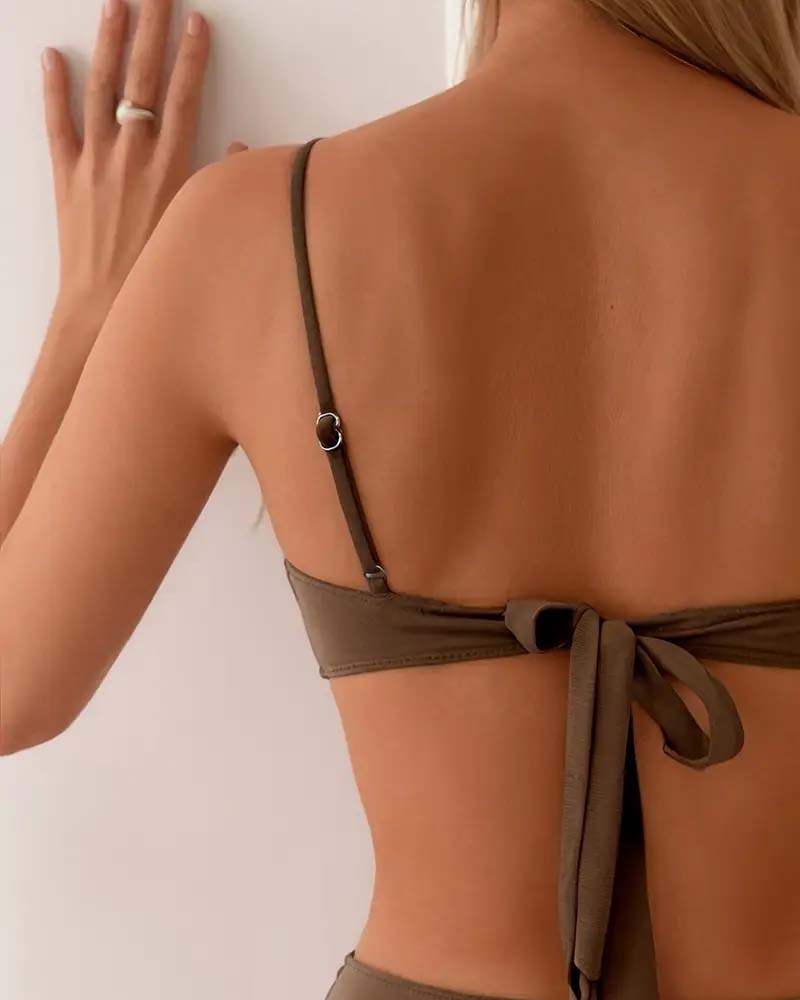 Bikini bandeau de talle alto con detalle dorado | Marcelle