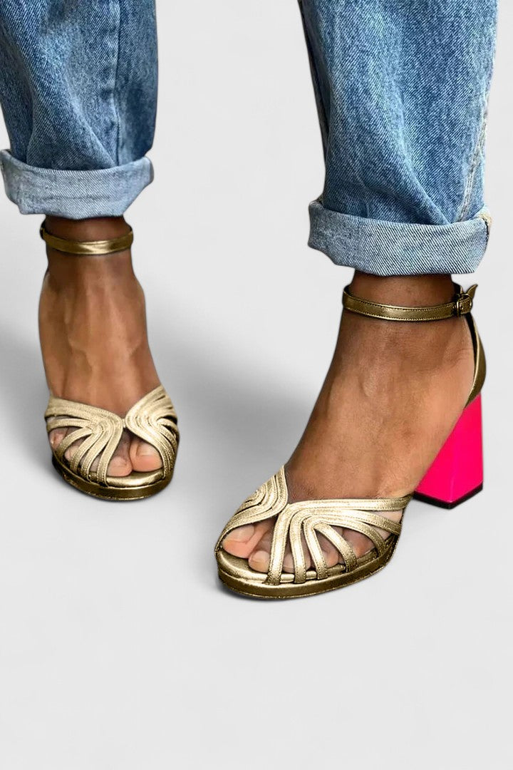 Sandalia metalizada con tacón bicolor | Noelyrah