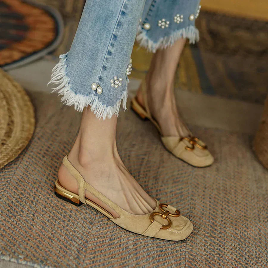 Slingback de ante con herraje dorado | Cecilia