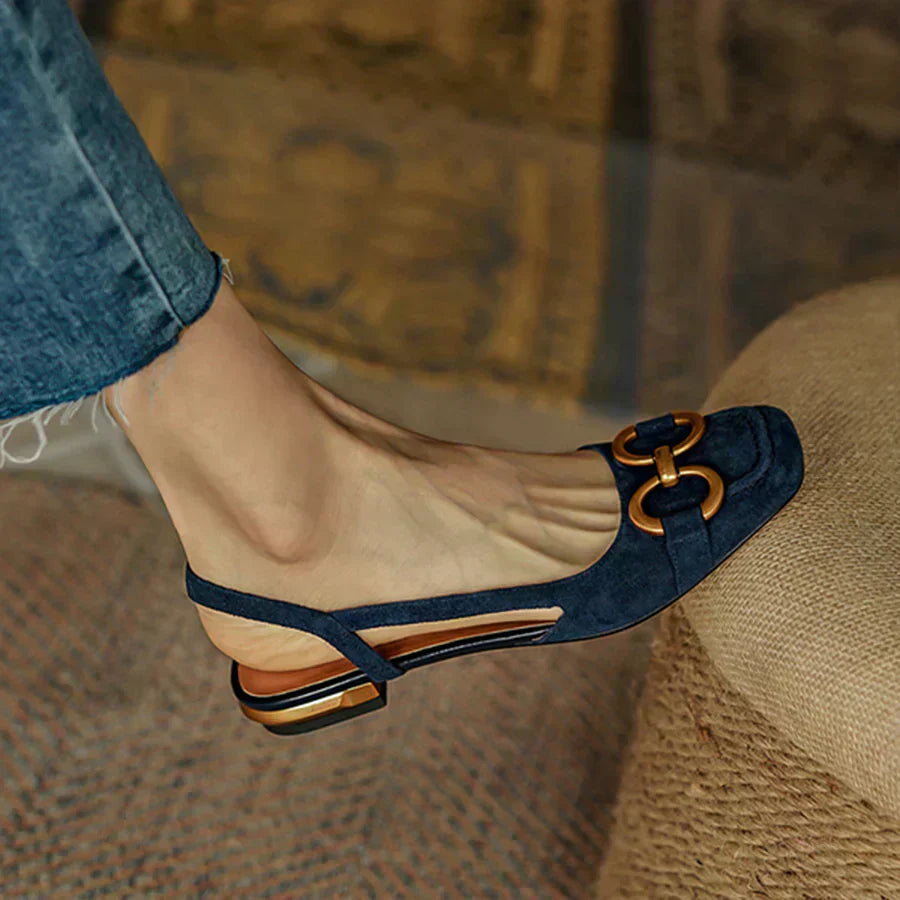 Slingback de ante con herraje dorado | Cecilia