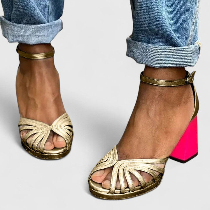 Sandalia metalizada con tacón bicolor | Noelyrah