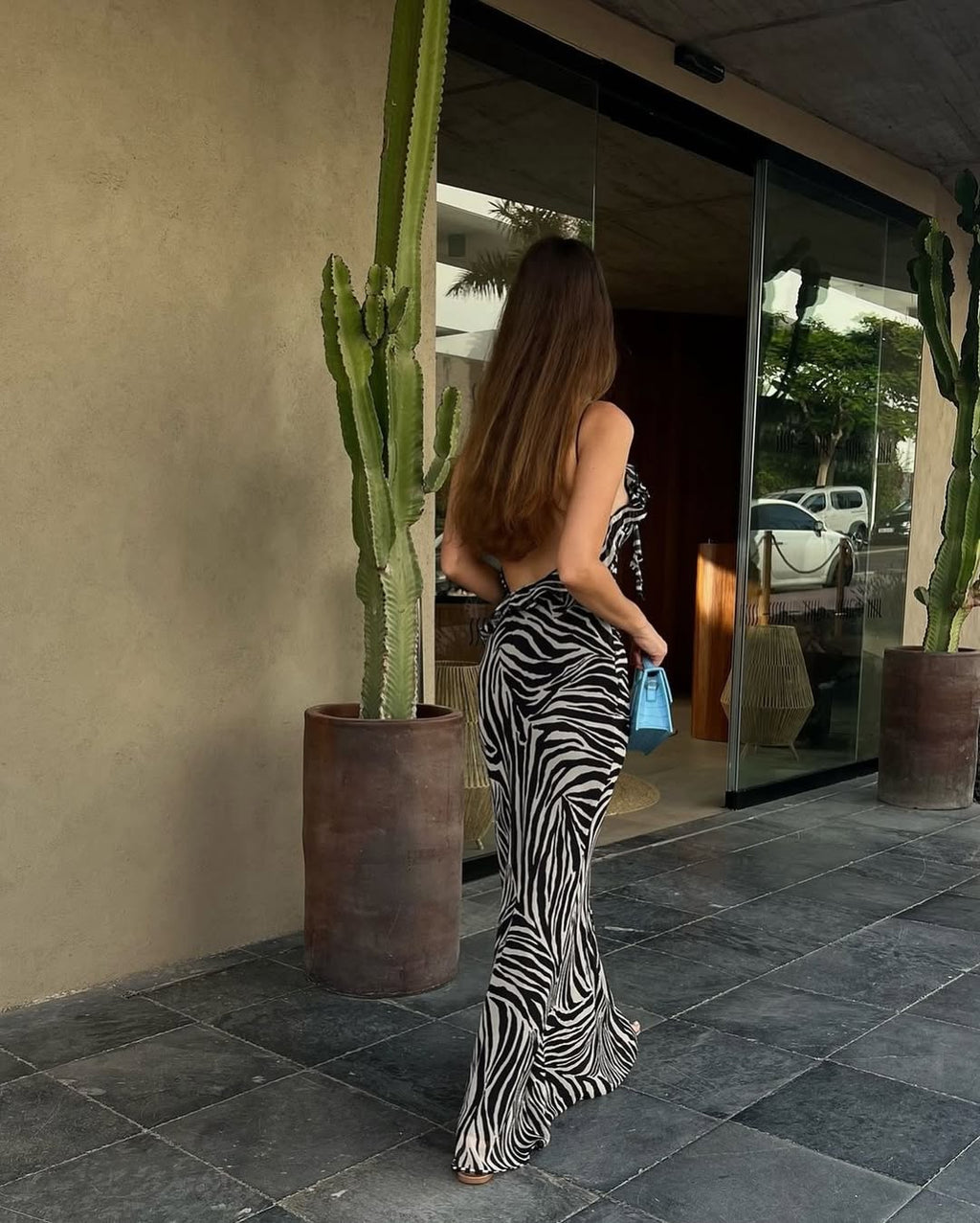 Vestido satinado con estampado de cebra | Lucía